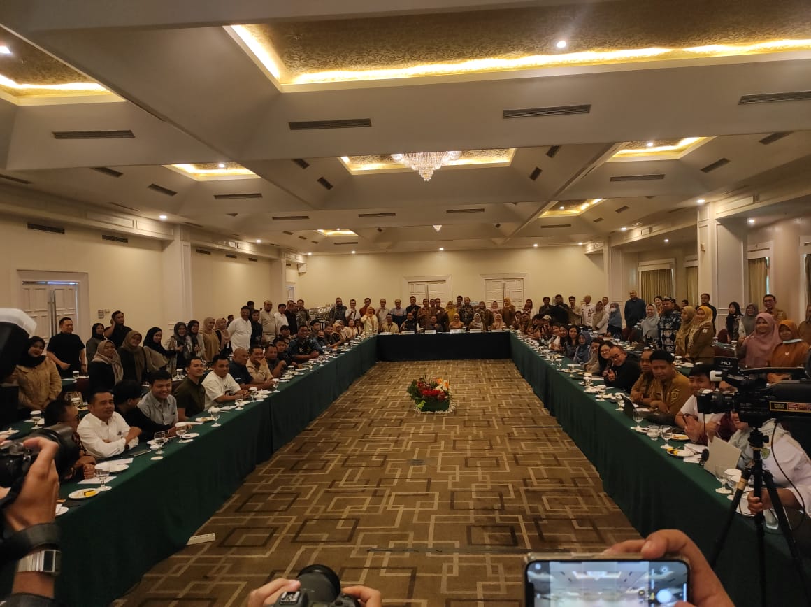 Narasumber dan peserta Forum Perlindungan Konsumen dan Tertib Niaga, di Hotel Grand Jatra Balikpapan, Selasa (29/10).
