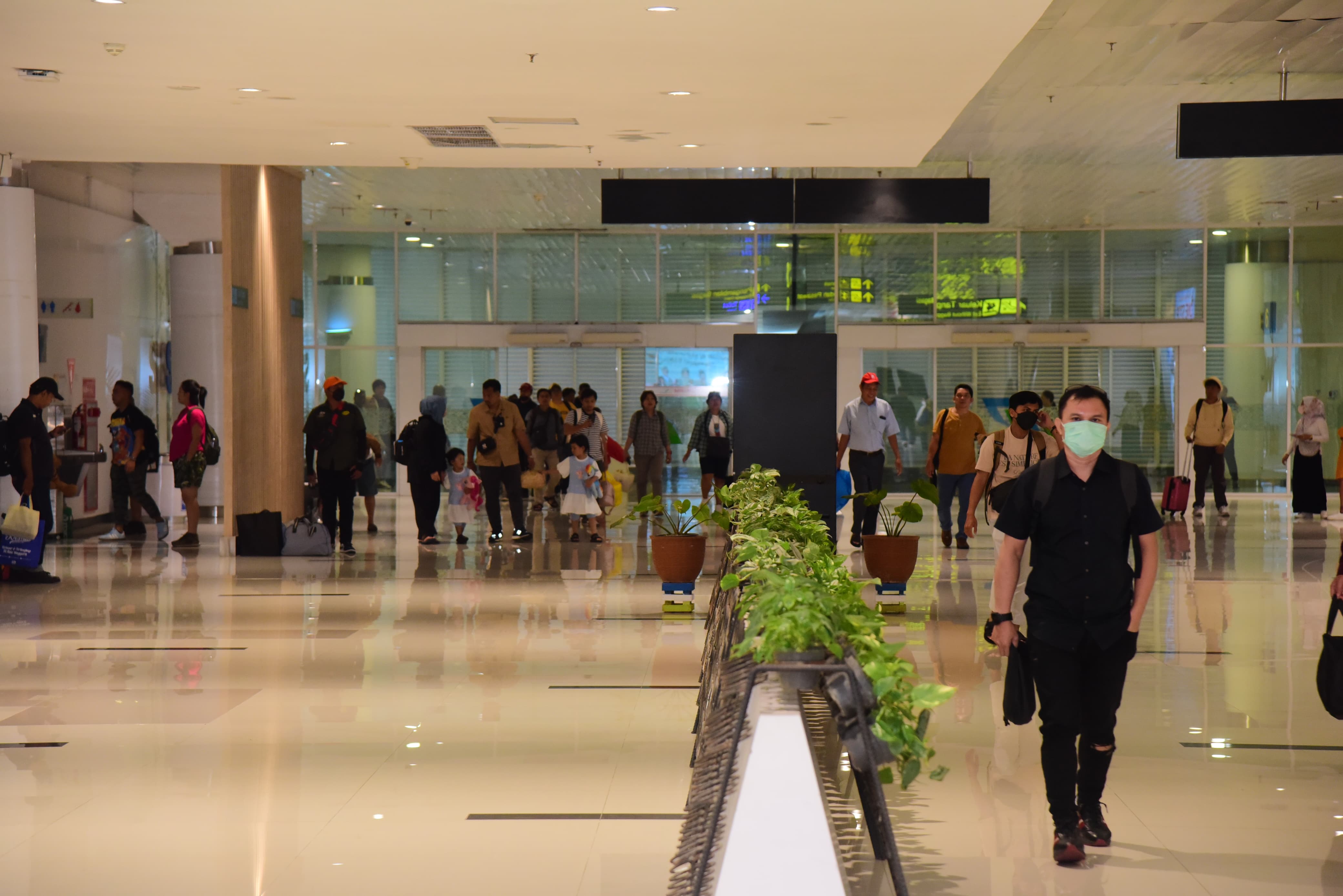 BERGELIAT: Pergerakan penumpang pesawat di Bandara Sultan Aji Muhammad Sulaiman (SAMS) Sepinggan tumbuh 8 persen (yoy), mencapai 4.097.985 orang pada periode Januari-September 2024.