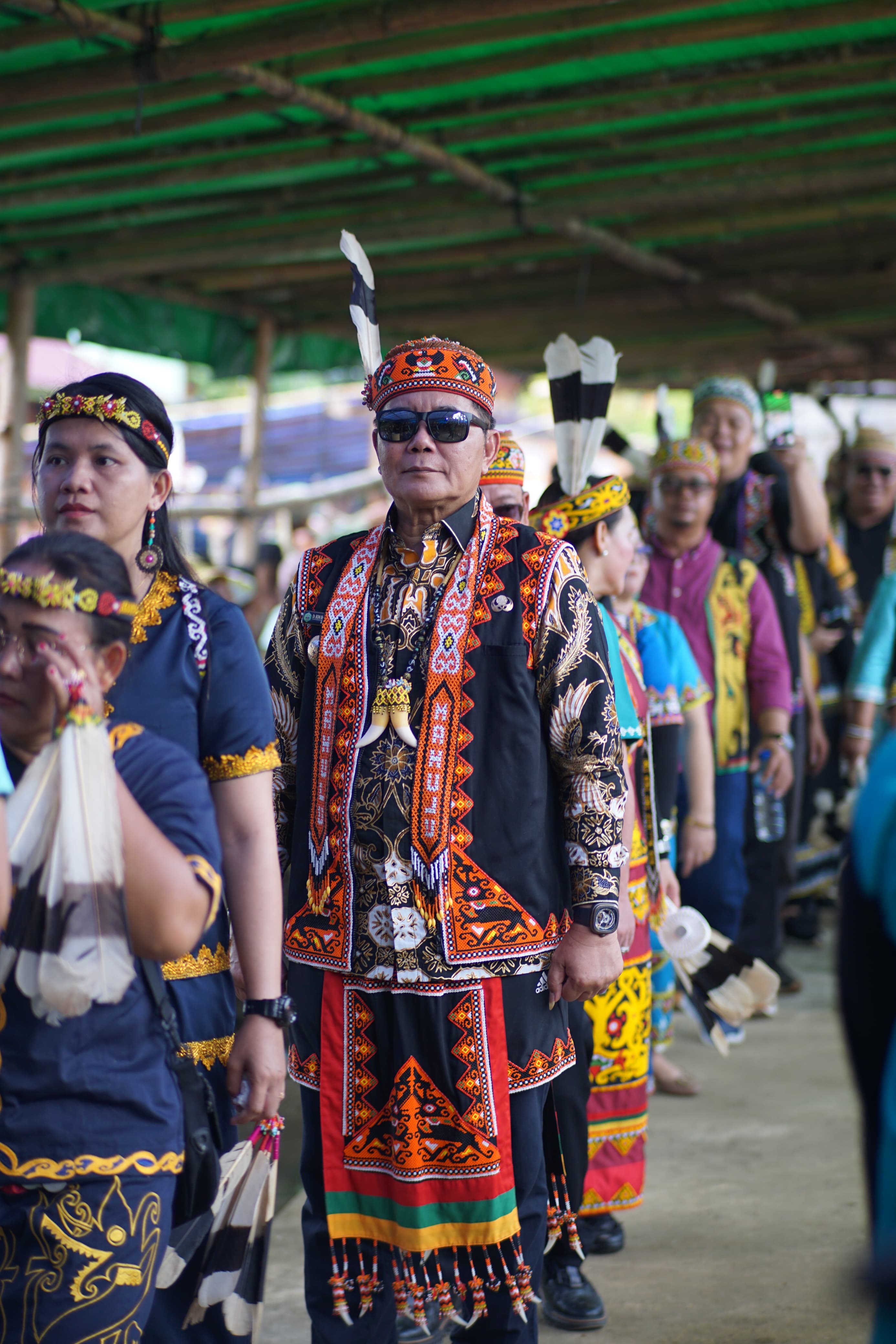 Bupati Mahulu Dr Bonifasius Belawan Geh saat mengikuti sesi tari Ngarang di acara Hudoq Pekayang beberapa waktu lalu.
