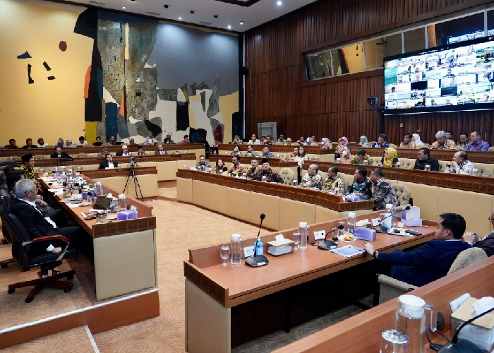 Suasana Rapat Kerja Komisi II DPR RI dengan Kementerian ATR/BPN terkait RPP RTRWN.