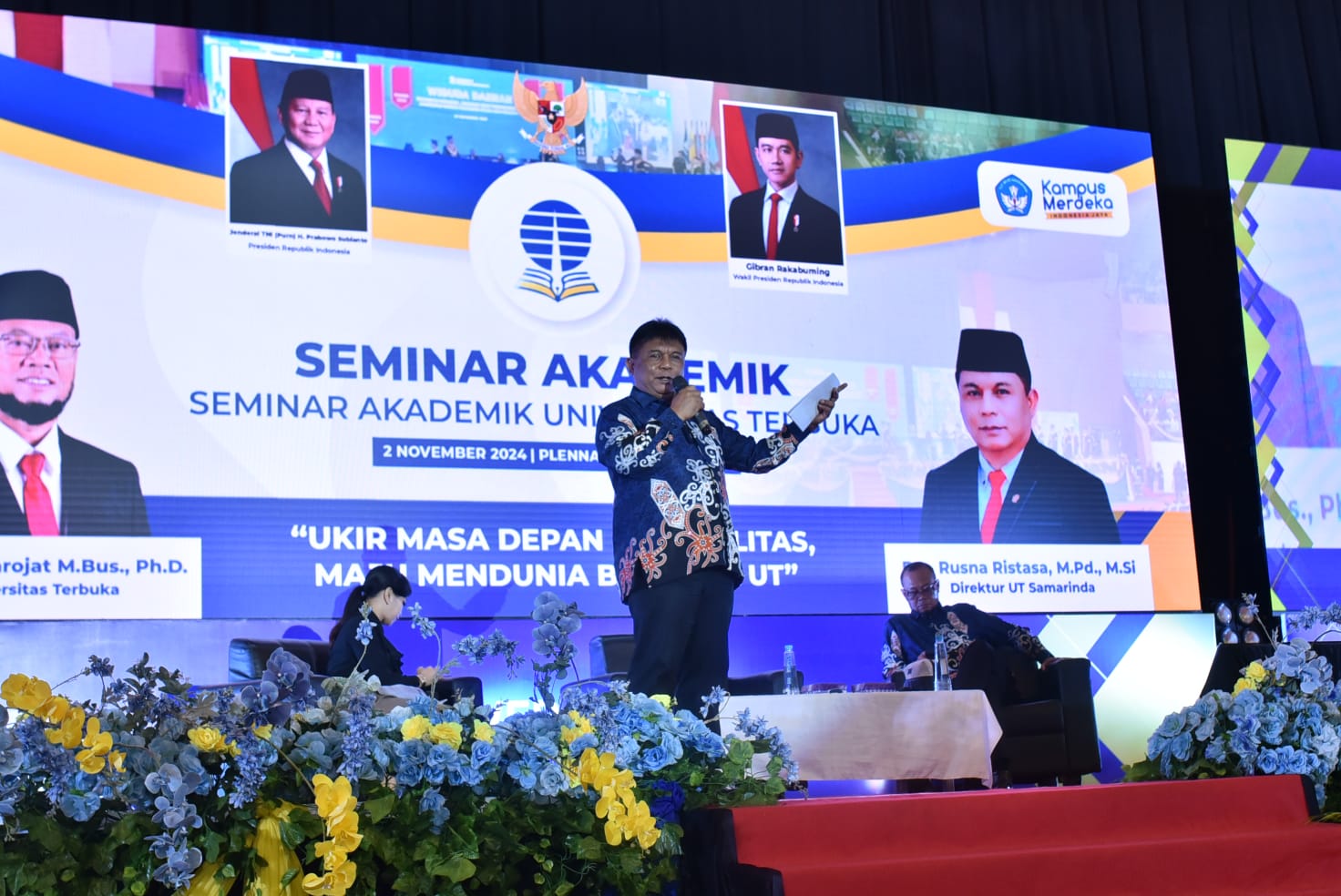 SEMINAR: Universitas Terbuka menyelenggarakan seminar dengan tema ukir masa depan berkualitas, maju bersama UT.