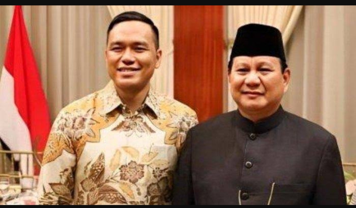 Simon Aloysius Mantiri (kiri) dan Presiden Prabowo. (FOTO: IST)