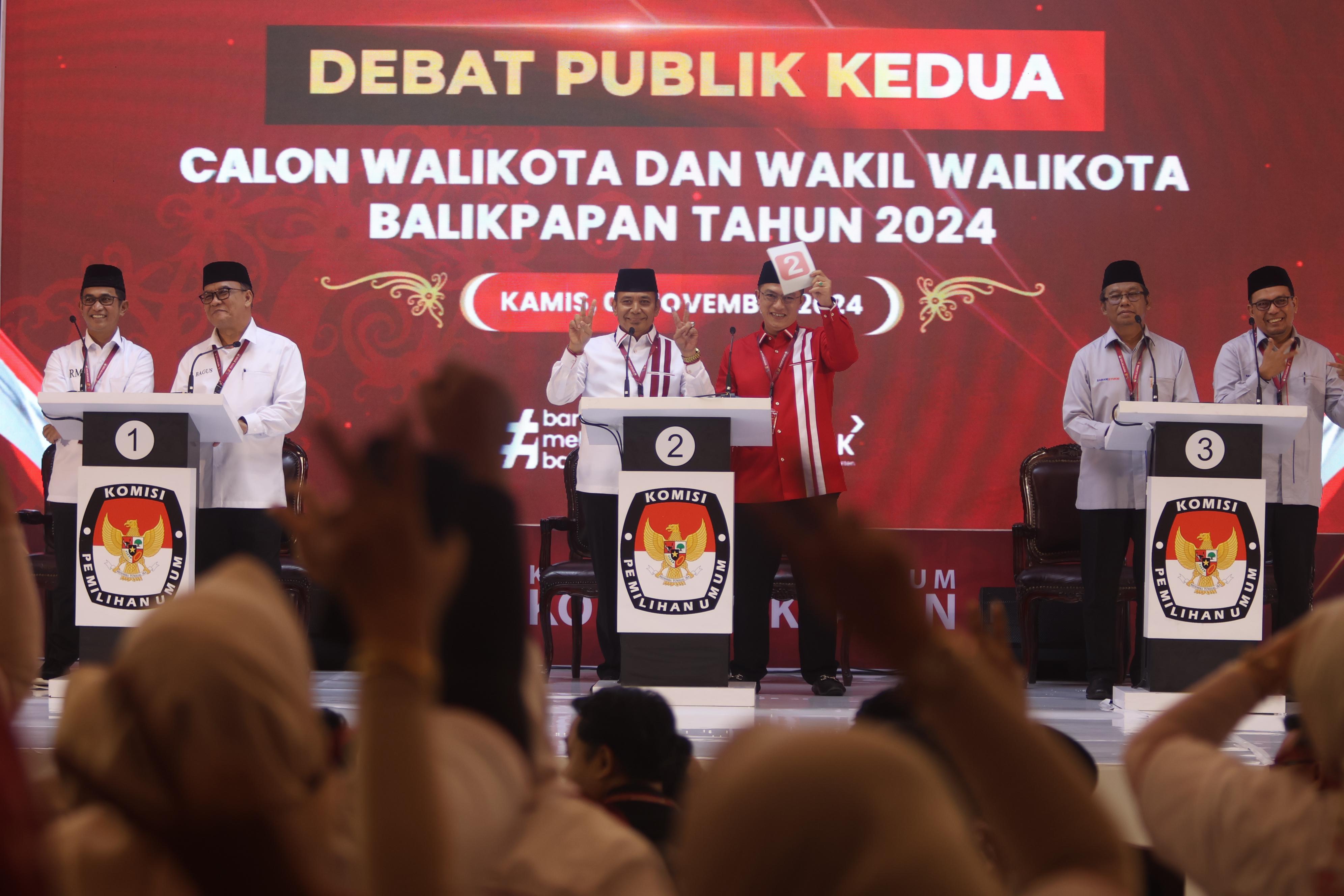 Para paslon wali kota dan wakil wali kota Balikpapan beradu strategi mengatasi krisis air bersih. (Foto: Anggi/KP)