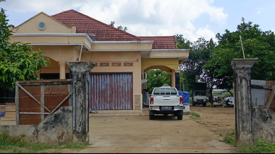 BANTAH: Kantor PT ISM di Kabupaten Kutai Barat. (FOTO: SUNARDI/KP)