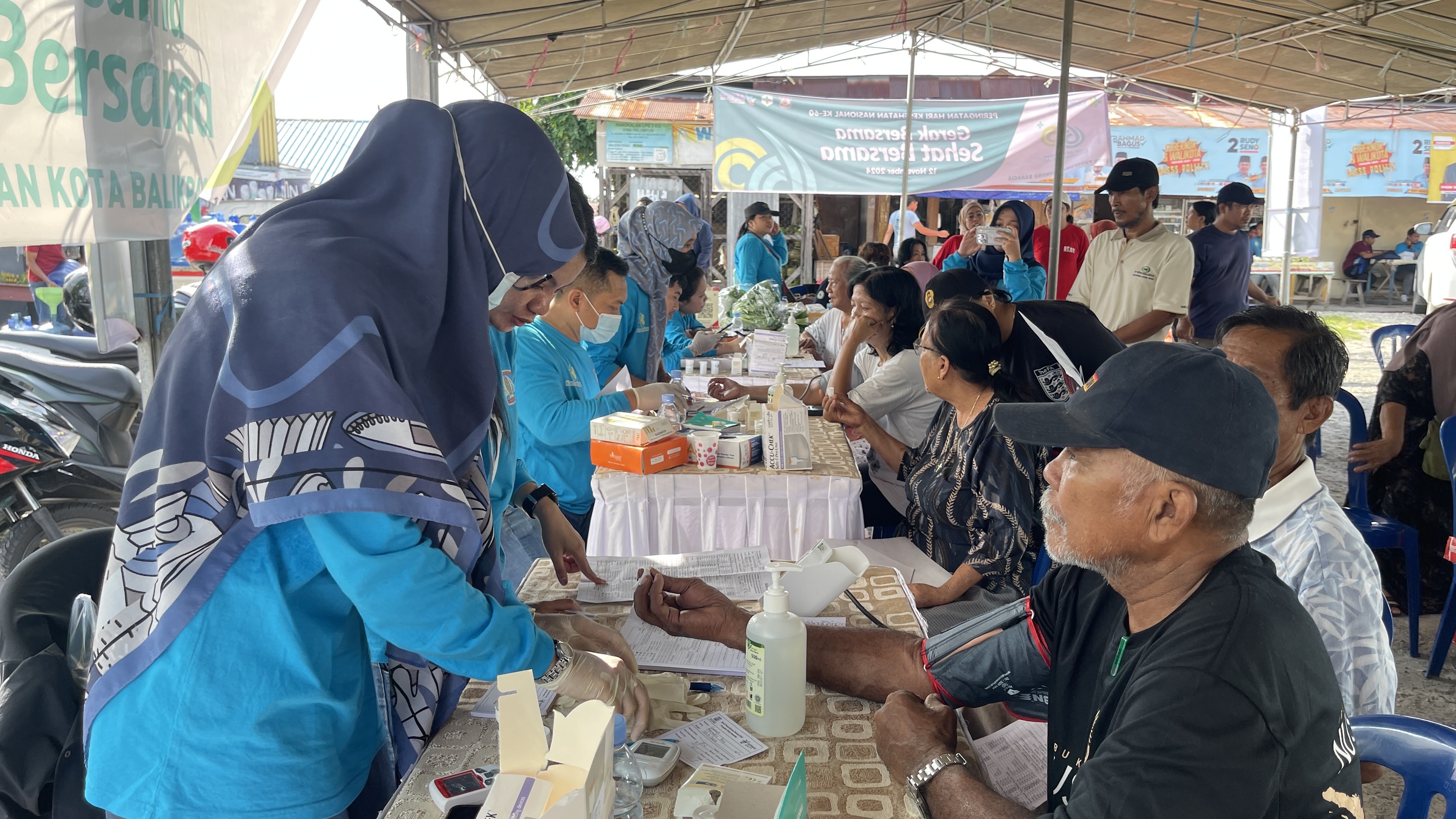 PEDULI KESEHATAN: Germas yang dipusatkan di RT 5 dan 7 Kelurahan Sungai Nangka, Balikpapan Selatan dirangkai dengan berbagai kegiatan seperti senam bersama, skrining kesehatan penyakit tidak menular.