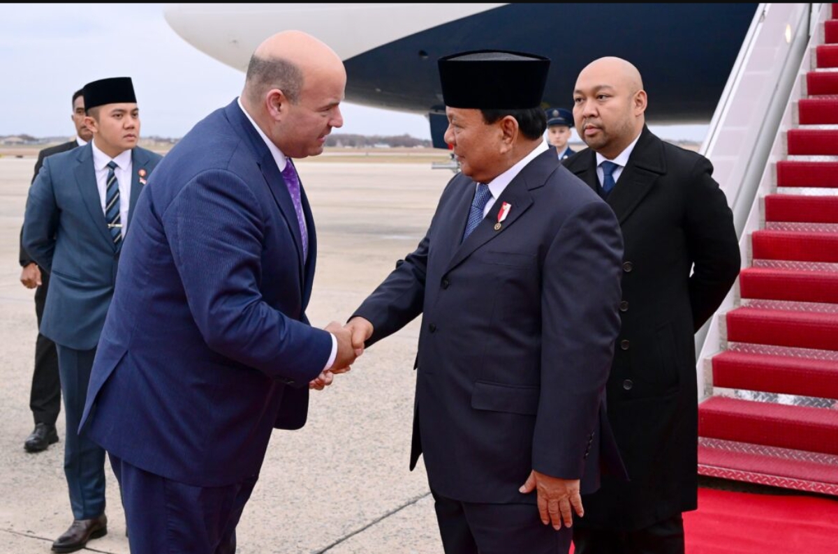 AKHIRNYA KE AMERIKA SERIKAT: Presiden Prabowo Subianto tiba di Pangkalan Militer Andrews, Washington DC, Amerika Serikat, Minggu (10/11/2024). (FOTO: BPMI SETPRES)