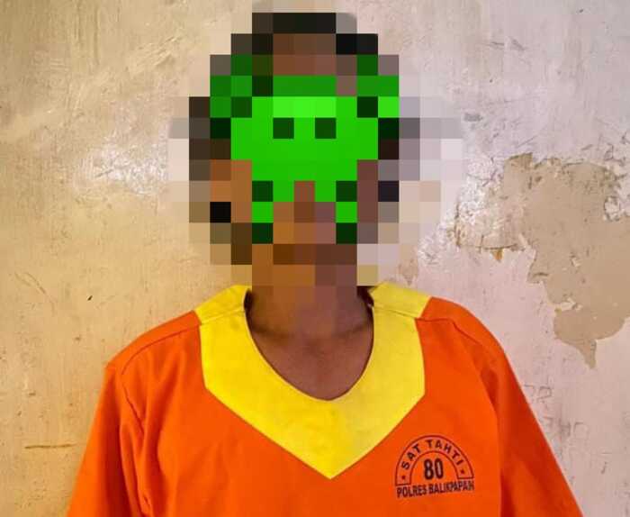 JADI TERSANGKA: Tersangka S (50) dipenjara setelah menganiaya sang anak karena tidak mau sekolah.