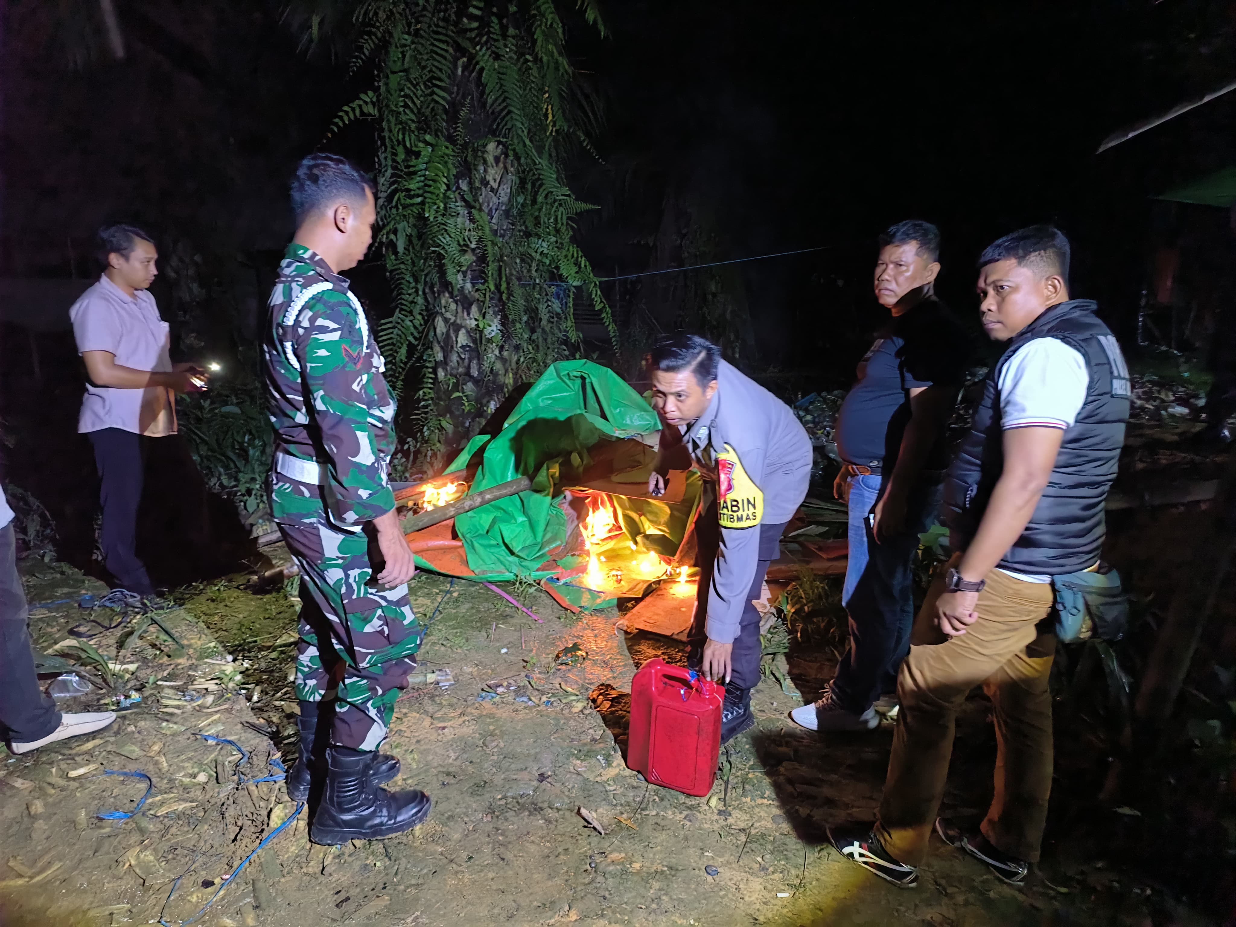 Arena sabung ayam di Samboja dibongkar tim gabungan dari TNI dan Polri.