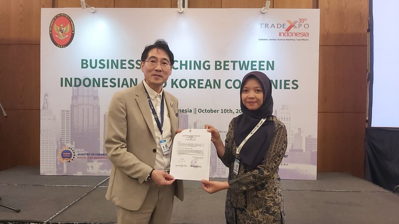 GLOBAL: Indah membawa minuman tradisional jamu naik kelas. Dia berhasil menjalin kerjasama dengan buyer potensial asal Negeri Ginseng.