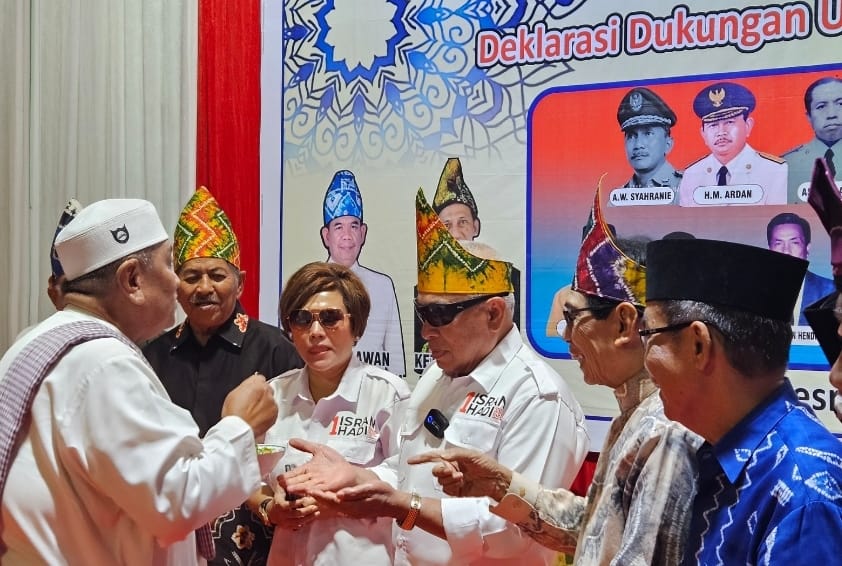 Isran Noor dihormati masyarakat karena figurnya yang bersih.