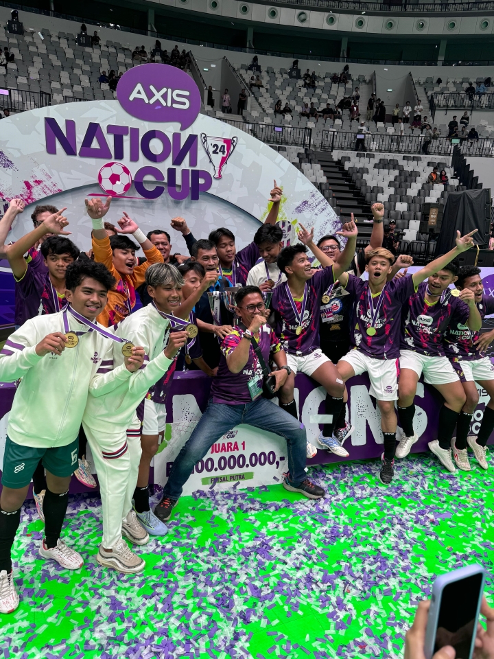 KAMPIUN: SMK Medika Samarinda meraih gelar juara di ajang Axis Nation Cup antar-SMA dan SMK di Jakarta.