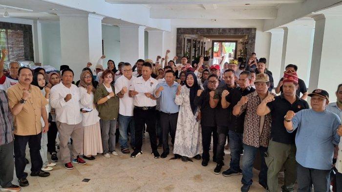 TENTRAM: Puluhan orang sebagai representasi ormas, LSM, dan paguyuban mendeklarasikan Pilkada Serentak 2024 di Mesra Resort & Business Samarinda.