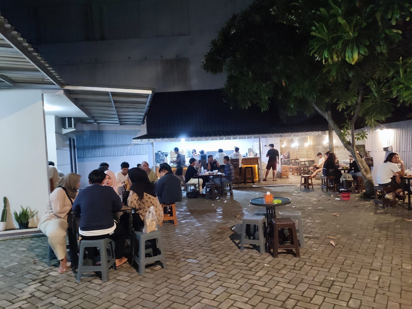 Pemkab Paser akan membatasi jam buka kafe pada malam sebelum hari pencoblosan, 27 November mendatang.