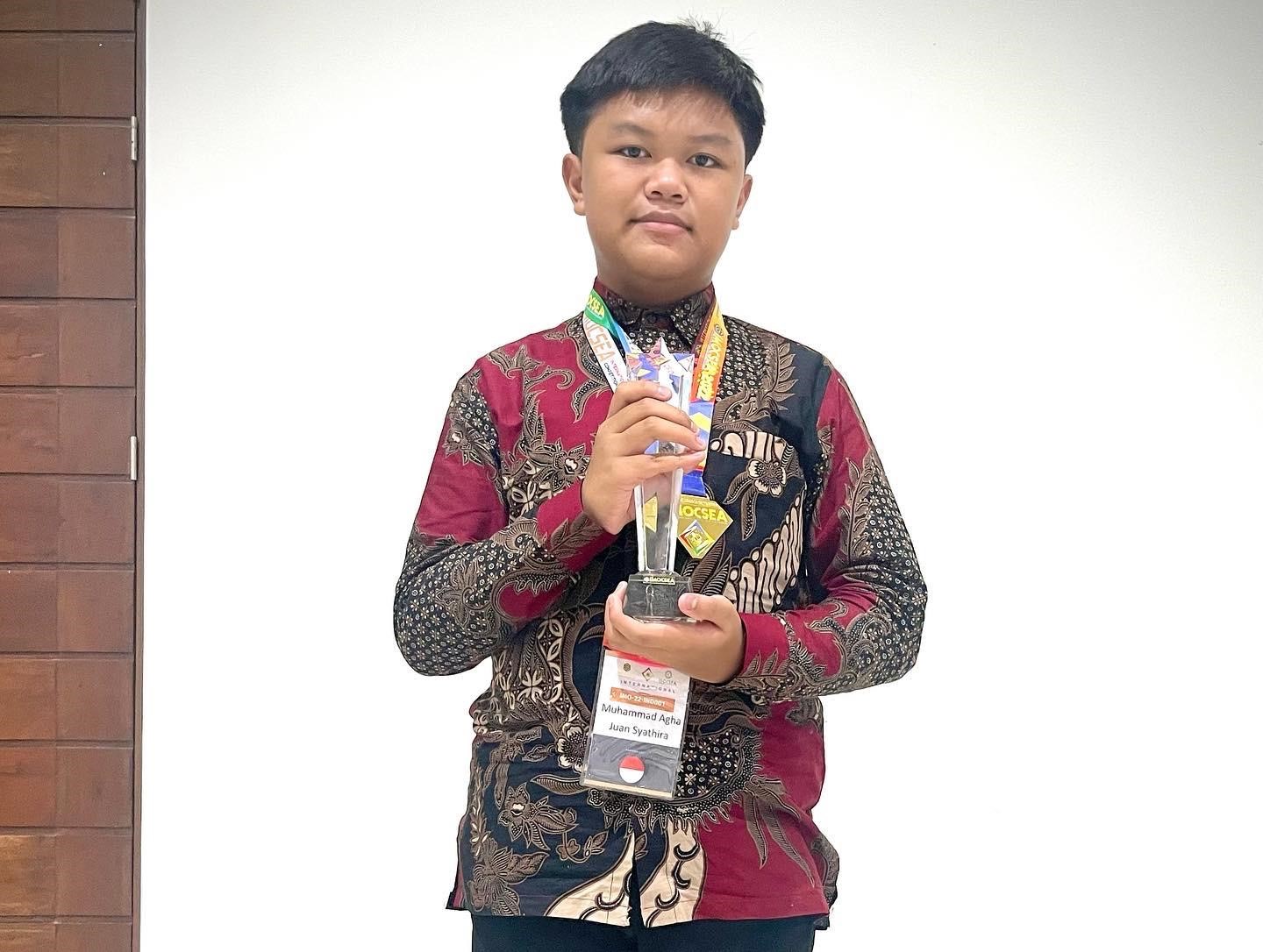 KEBANGGAAN PASER: Pelajar MAN IC Paser Muhammad Agha Juan Syathira memenangkan emas Olimpiade Matematika Internasional.
