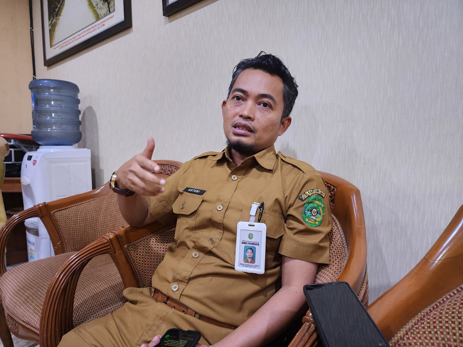 Antoni Kusbiantoro mendapat amanah untuk memimpin Bidang Pengembangan Sumber Daya Manusia (SDM) Pariwisata dan Ekonomi Kreatif, Dispar Kukar.