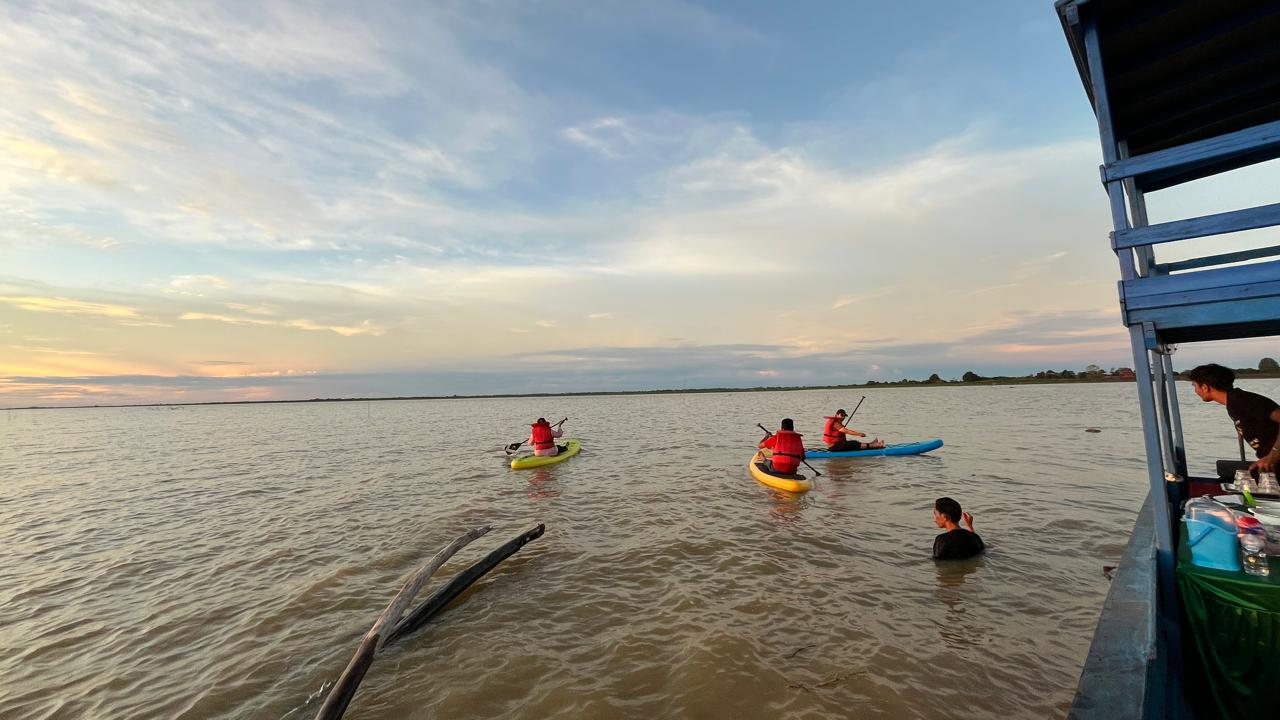 Desa Pela turut mendapat perhatian dari Dinas Pariwisata Kukar guna meningkatkan kualitas layanan wisata.