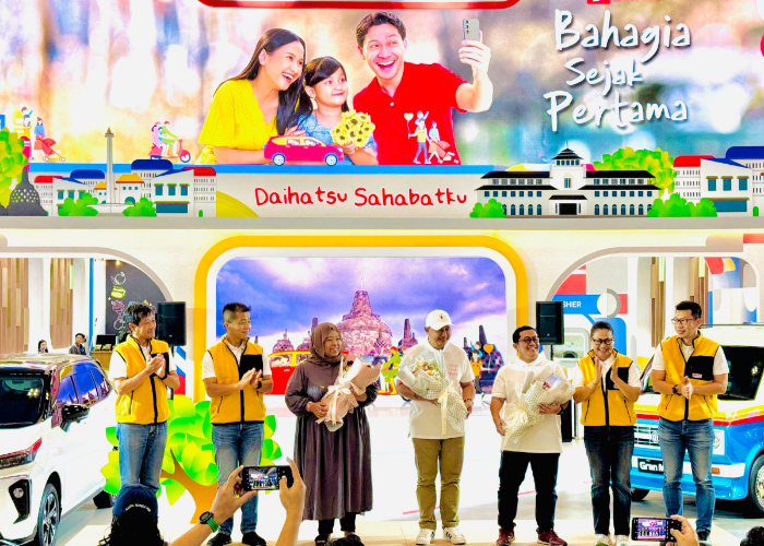 Daihatsu apresiasi pelanggan Gran Max ke-800 Ribu dan LCGC ke-700 Ribu di GJAW 2024