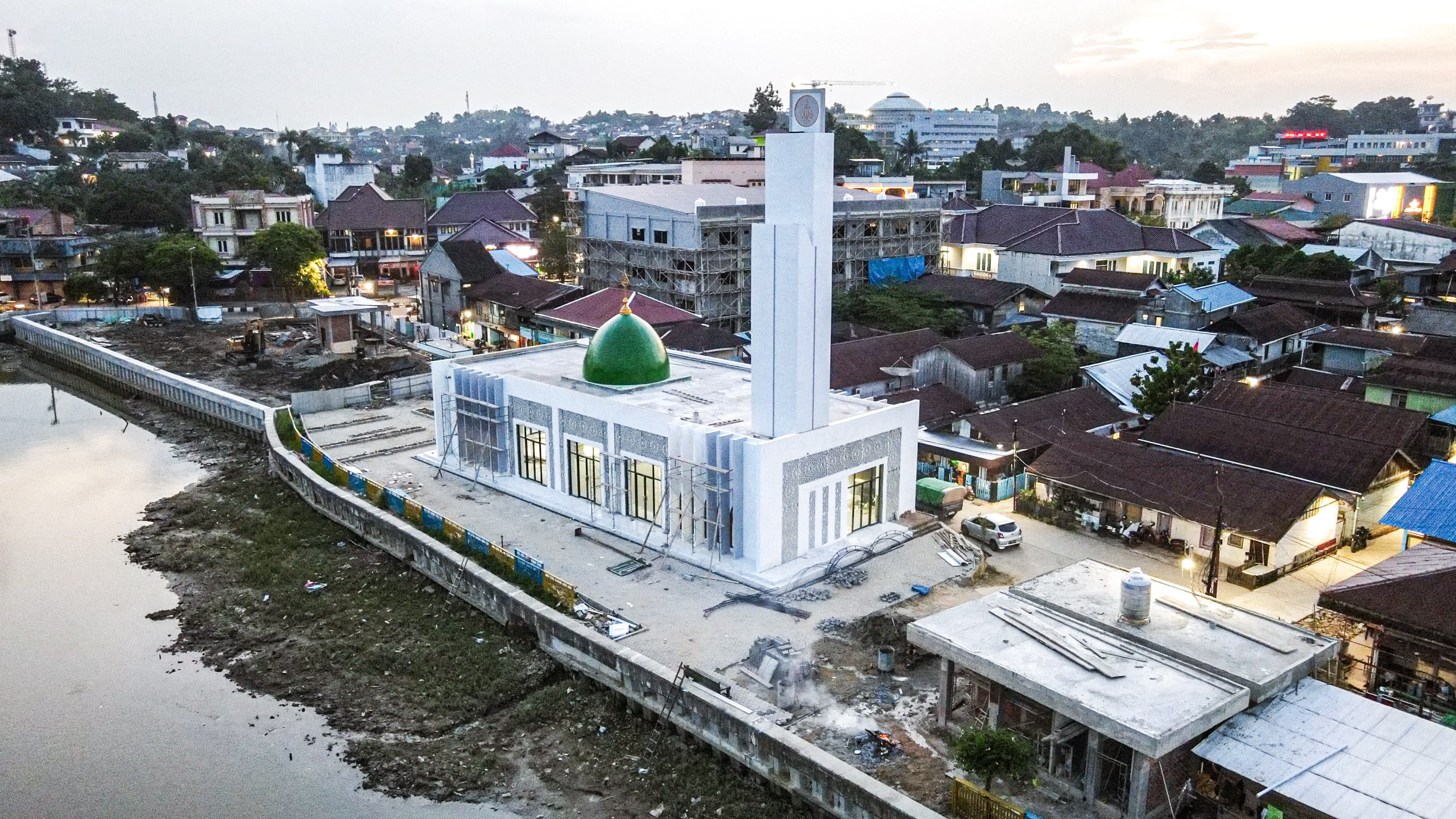 DIKEBUT: Pembangunan Masjid Al Khair di Jalan Dr Soetomo, Kelurahan Sidodadi akan rampung akhir November ini.