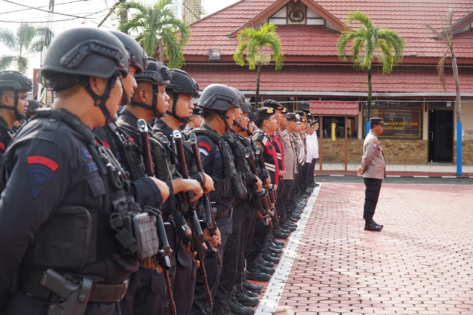 Polres Paser mengerahkan 330 personel untuk pengamanan Pilkada Serentak 2024, Rabu (27/11).