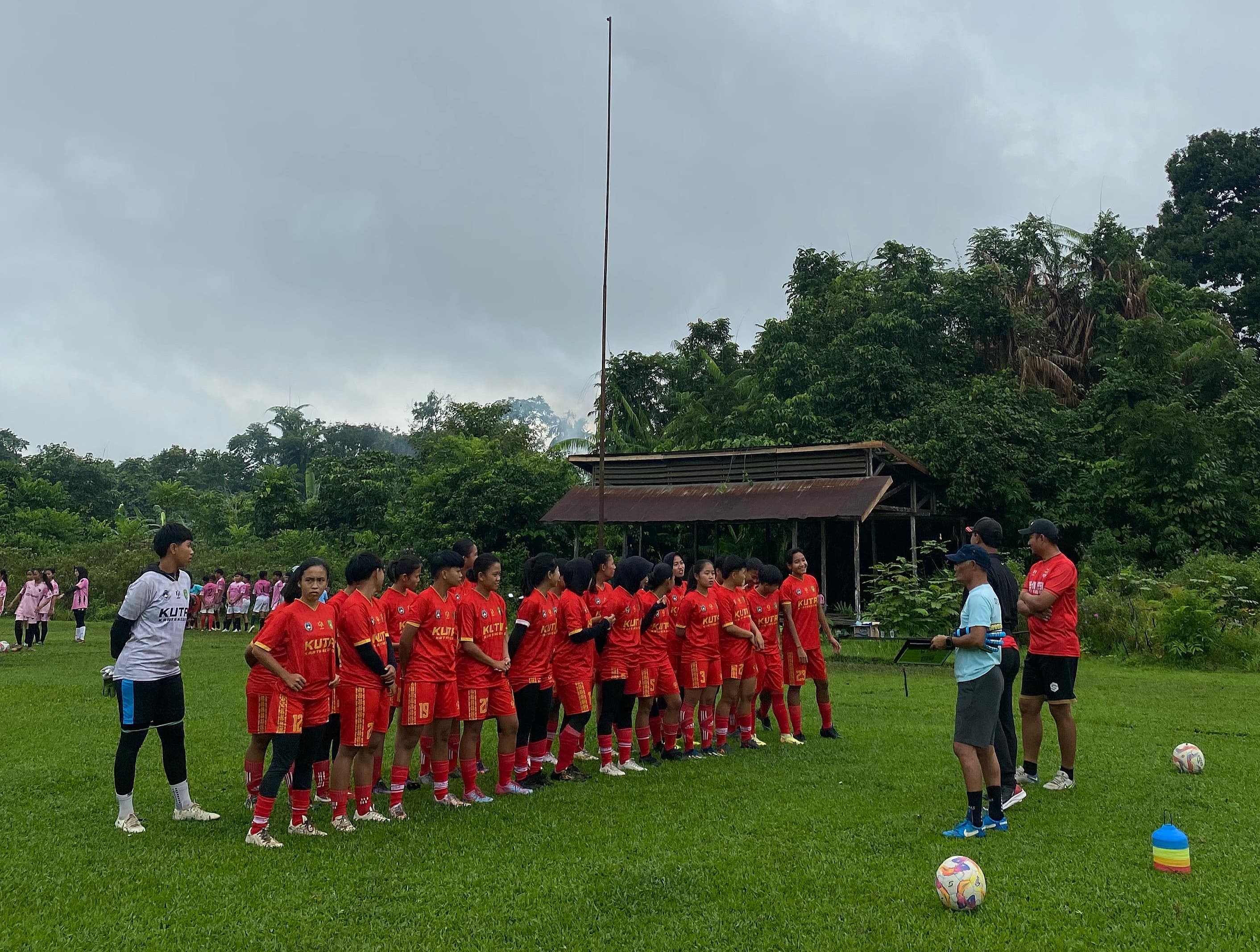 OPTIMISTIS: Kartanegara Woman bersiap mengarungi ketatnya persaingan Piala Pertiwi.
