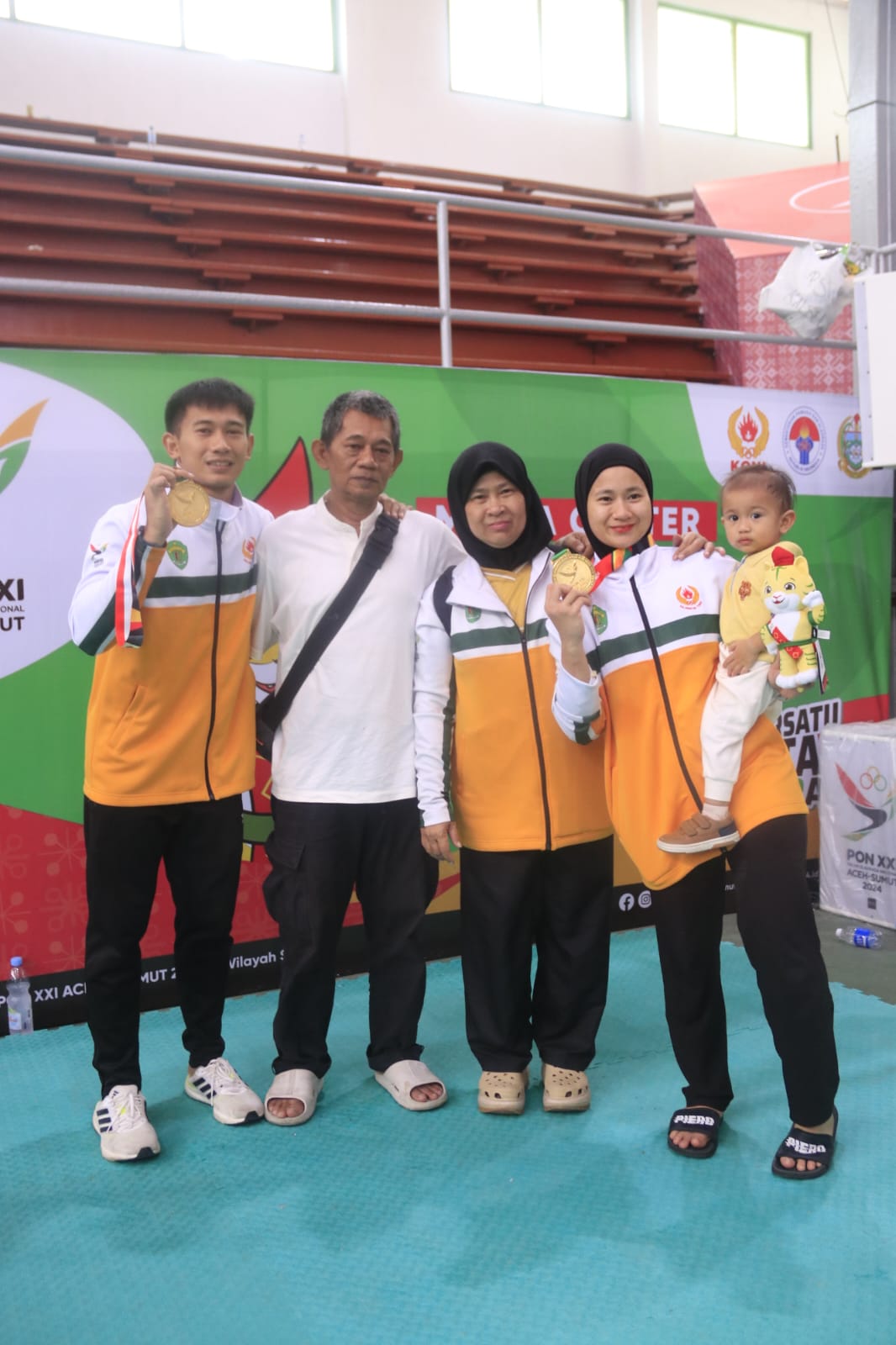 Iqbal Candra (kiri) dan Dinda Nuraidha (kanan) akan mewakili Kaltim dan Indonesia di kejuaraan dunia pencak silat di Abu Dhabi, UEA, 18-22 Desember 2024.