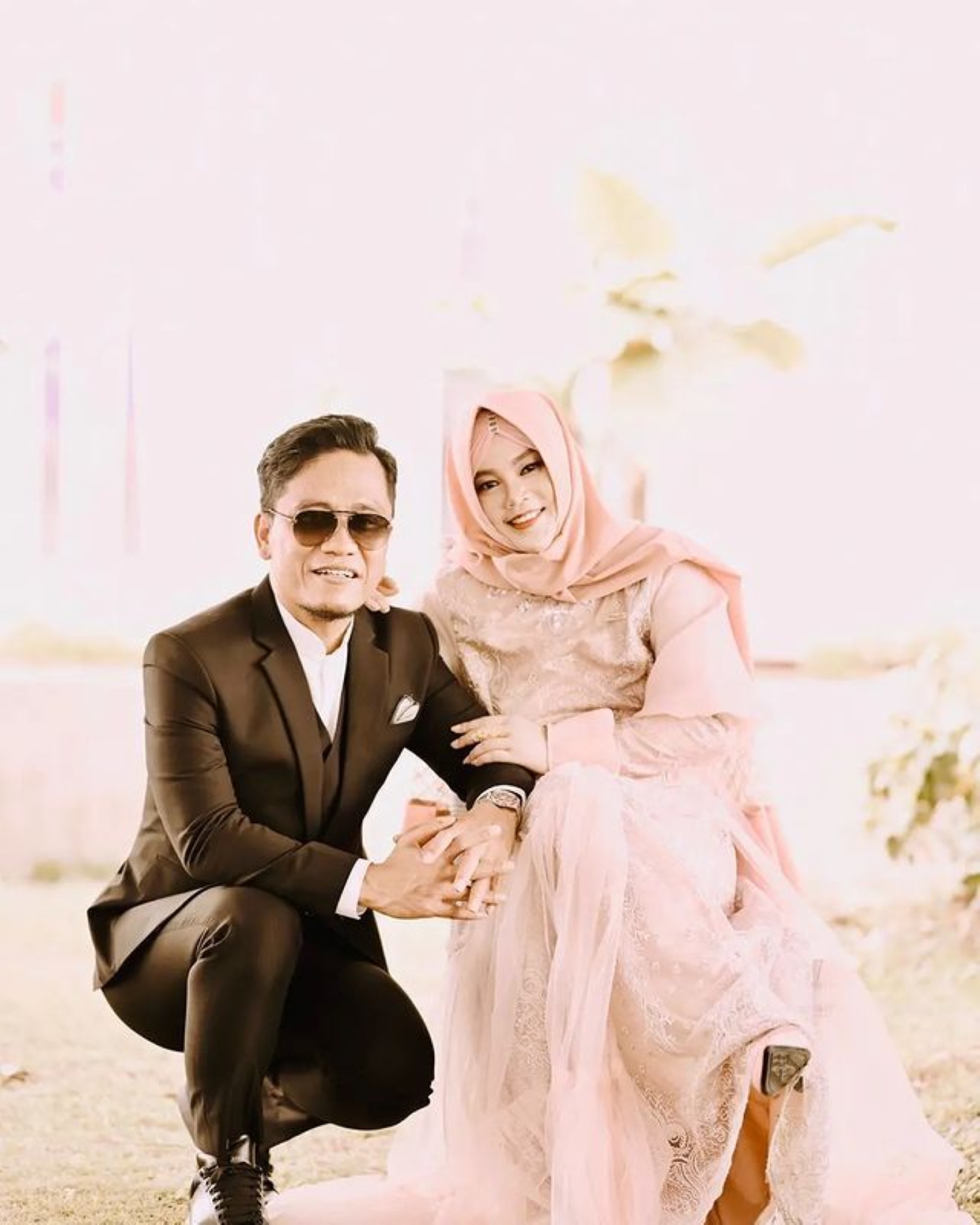 SILSILAH KETURUNAN: Gus Miftah dan istri.
