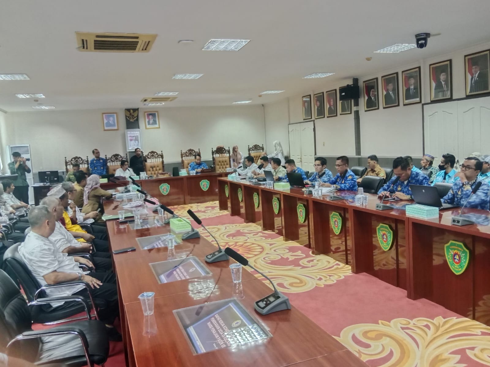 RAPAT: Suasana rapat dengar pendapat di DPRD PPU beragendakan pemekaran desa di Kecamatan Waru, PPU. (FOTO: IST)