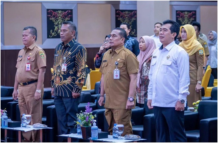 Sekda Balikpapan Muhaimin (dua kanan) didampingi Inspektur Kota Balikpapan Silvia Rahmadina (belakang jilbab kuning) menghadiri Rakorwas yang digelar BPK Perwakilan Provinsi Kaltim.