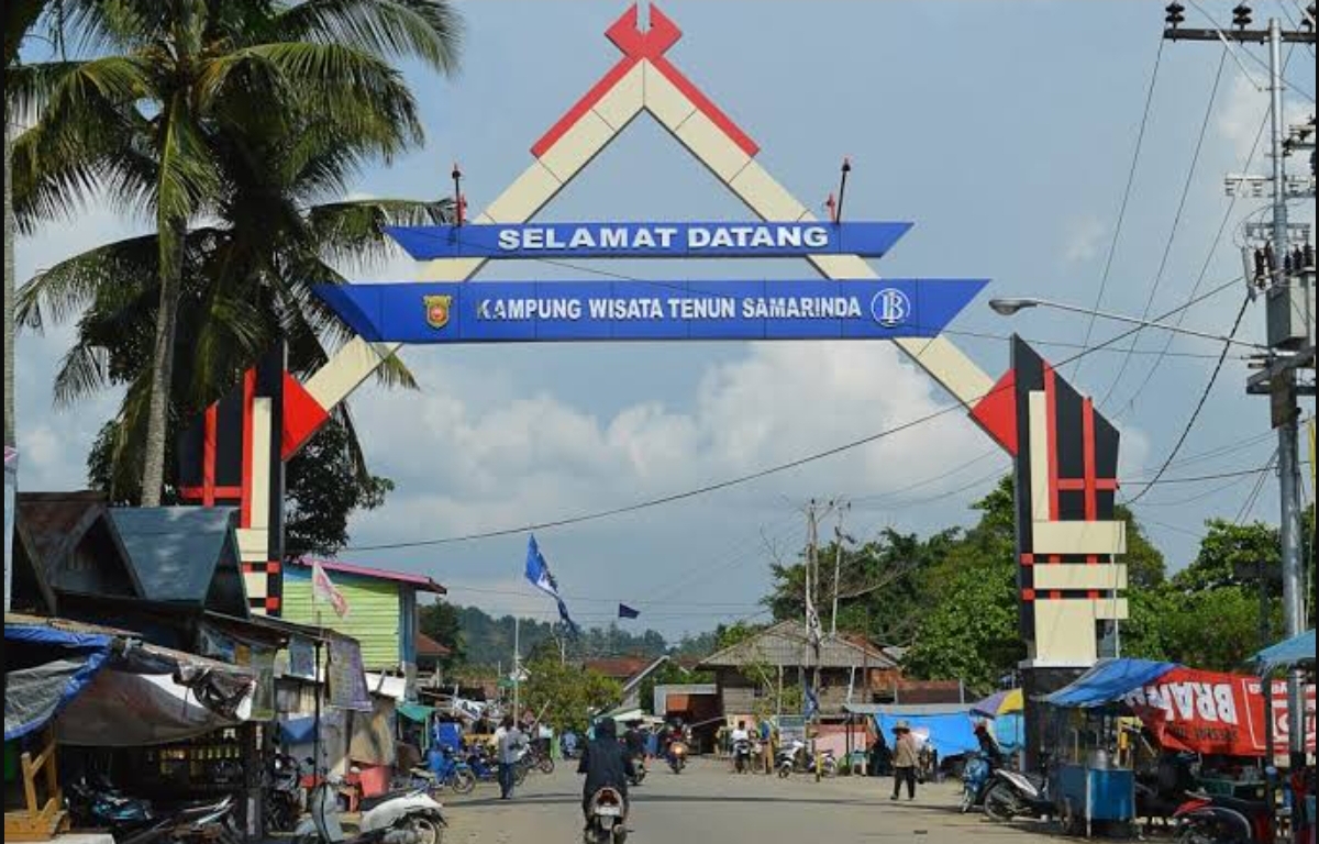 KEARIFAN LOKAL: Kampung Tenun di Samarinda Seberang telah dijadikan Pemkot Samarinda sebagai kawasan wisata bahari. (FOTO: IST)