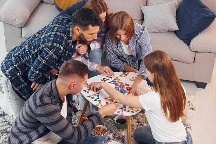 Ciptakan momen kebersamaan yang tak terlupakan di malam tahun baru dengan game klasik yang seru dan mudah dimainkan bersama keluarga dan teman.