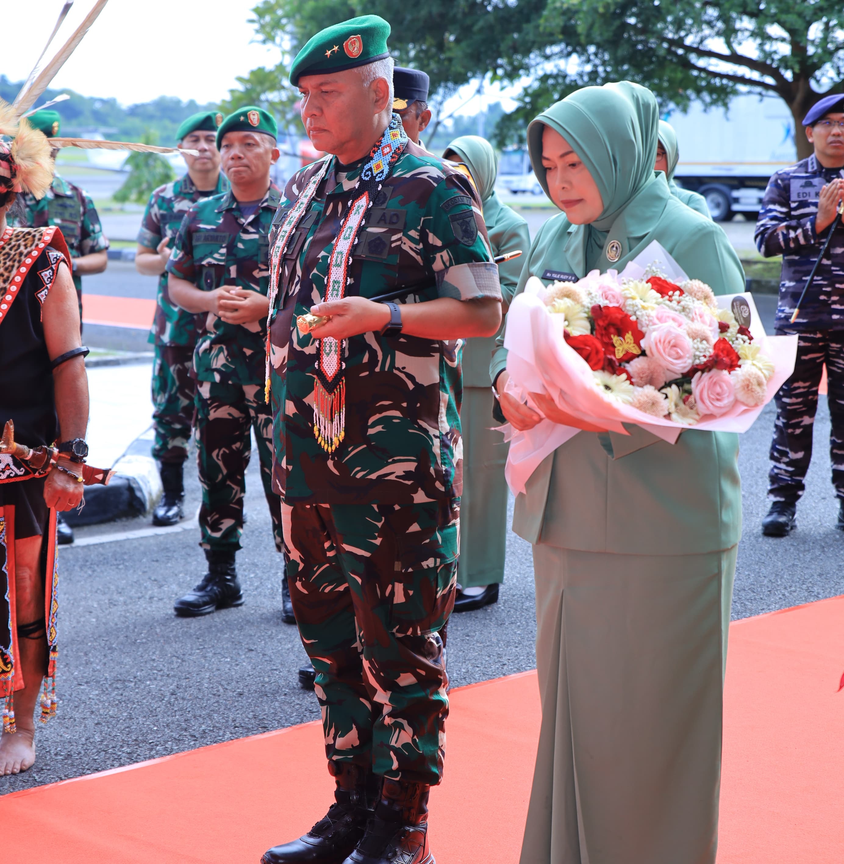 Penyambutan Pangdam VI/Mulawarman Mayjen Rudy Rahmat Nugraha di VIP Room Bandara SAMS Sepinggan, Selasa (31/12).