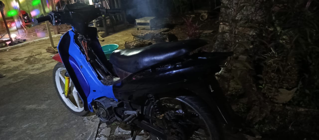LAKALANTAS: Sepeda motor yang ditabrak korban ditinggal pengendara melarikan diri.