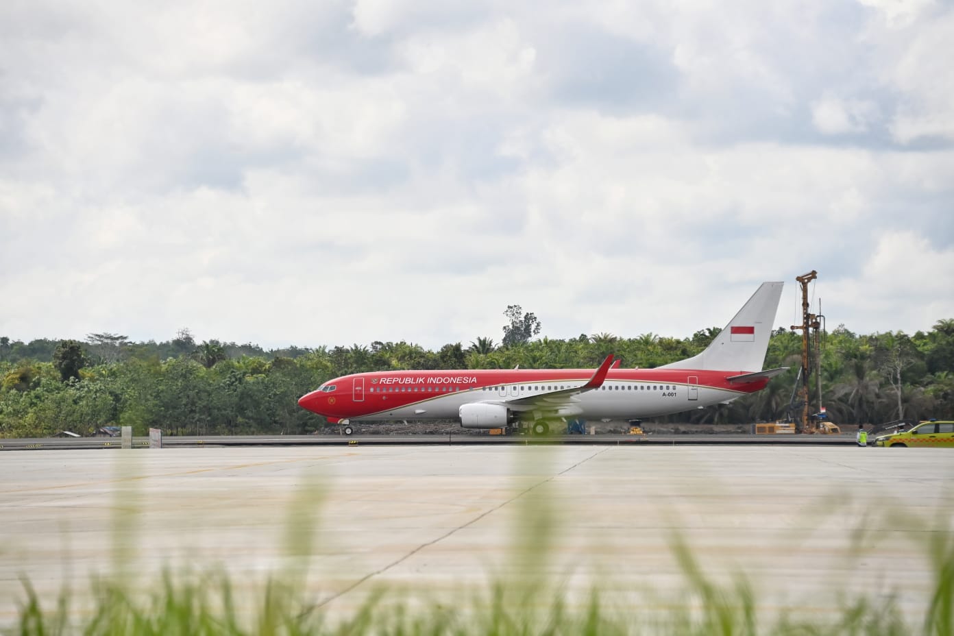 MASIH BANDARA VVIP : Pesawat Kepresidenan Boeing Business Jet 737-800 mendarat di landasan pacu di Bandara Internasional Nusantara pada 11 Oktober 2024. (DOK/KEMENHUB)