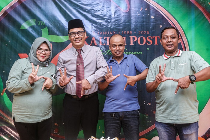 MOMEN: Kepala Dinas Komunikasi dan Informasi Muhammad Faisal (dua kiri) didampingi awak redaksi.