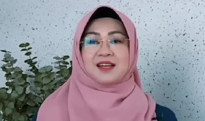 Cuitan Dokter Tifa soal "Terong Bu Lurah" picu perdebatan di media sosial X.