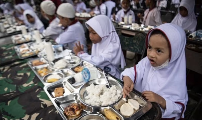 Kurang dari 100 hari menjabat, Prabowo-Gibran meluncurkan program Makan Bergizi Gratis (MBG) pada hari ke-78 sebagai bukti komitmen nyata.