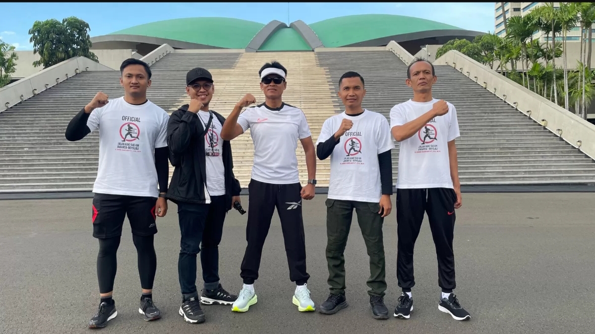 PENUHI NAZAR: Anggota DPR RI Didik Haryadi memenuhi nazar berjalan kaki dari Senayan ke Boyolali sejauh jauh 540 Km. (FOTO: IST)