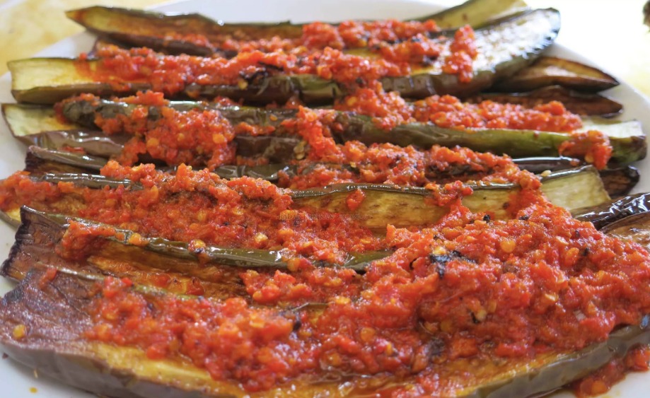 Terong Balado dengan sensasi gurih dan pedas memikat selera. (Foto: Radar Tarakan)