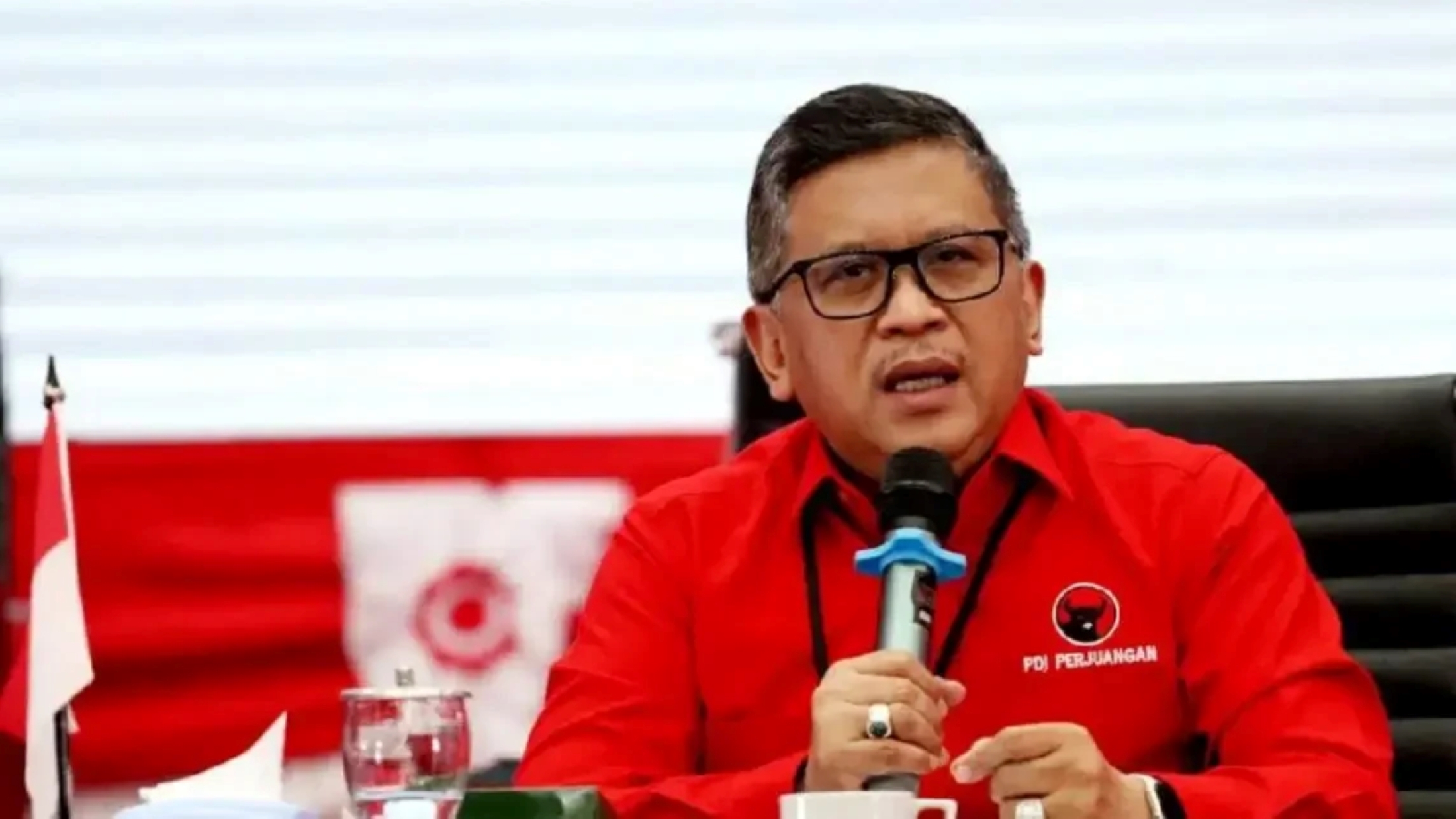 KPK geledah rumah Hasto Kristiyanto terkait kasus suap dan perintangan penyidikan.