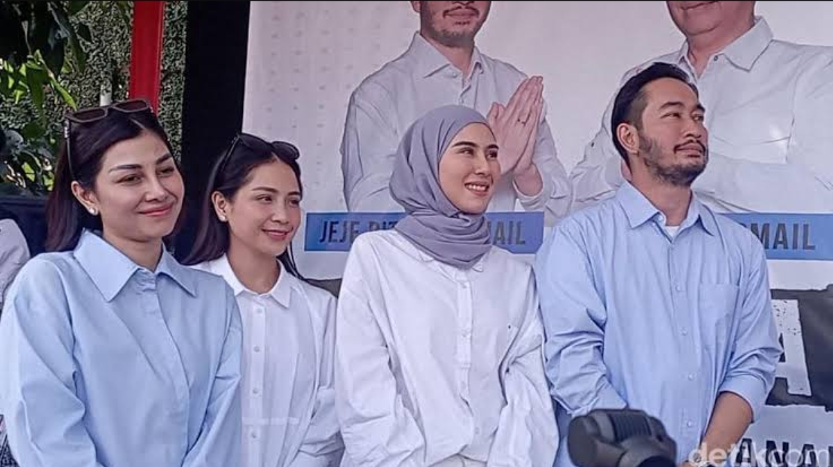 GUGAT: Jeje Govinda, Syahnaz Sadiqah (kedua kanan) dan Nagita Slavina (kedua kiri). (FOTO: IST)