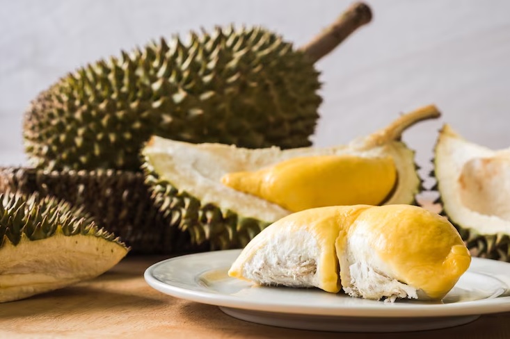 Musim durian selalu menjadi waktu yang ditunggu-tunggu oleh para pencinta buah dengan aroma khas ini.