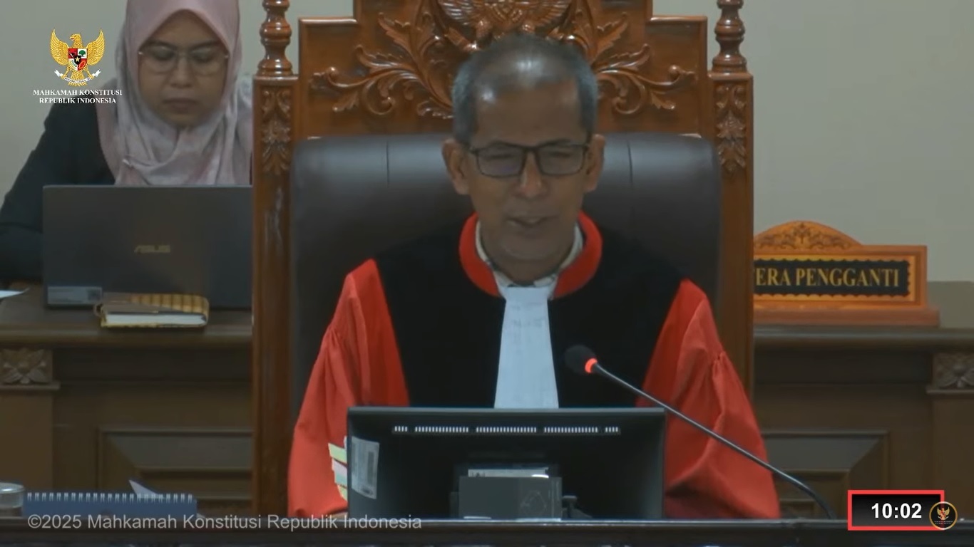 SENGKETA HASIL MAHULU: Kuasa hukum paslon Novita Bulan-Artya Fathra Marthin, Heru Widodo membacakan pokok permohonan pada sidang PHPU Pilkada di Lantai 2 Gedung MKRI, Jakarta, Jumat (10/1) pagi.