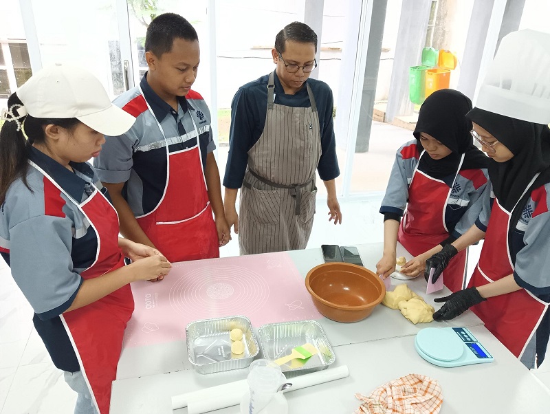 SERAPAN: Sektor kuliner menawarkan peluang ekonomi tinggi. BPVP Samarinda melihat itu dan menjadikannya salah satu program latihan lewat jurusan teknologi hasil pangan, sub kejuruan pembuatan roti.