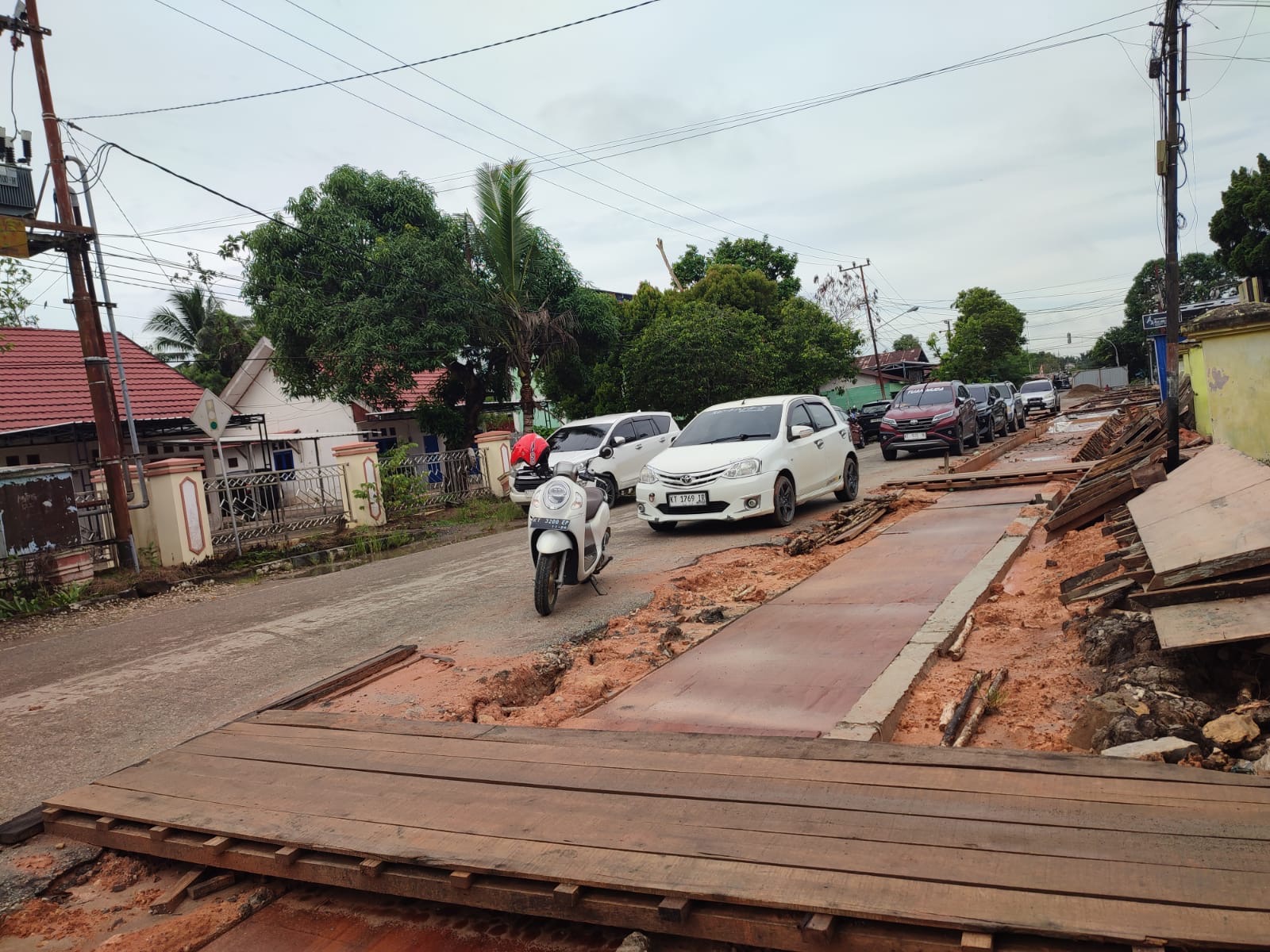 Sejumlah proyek drainase di wilayah kota Kecamatan Tanah Grogot belum rampung dikerjakan.