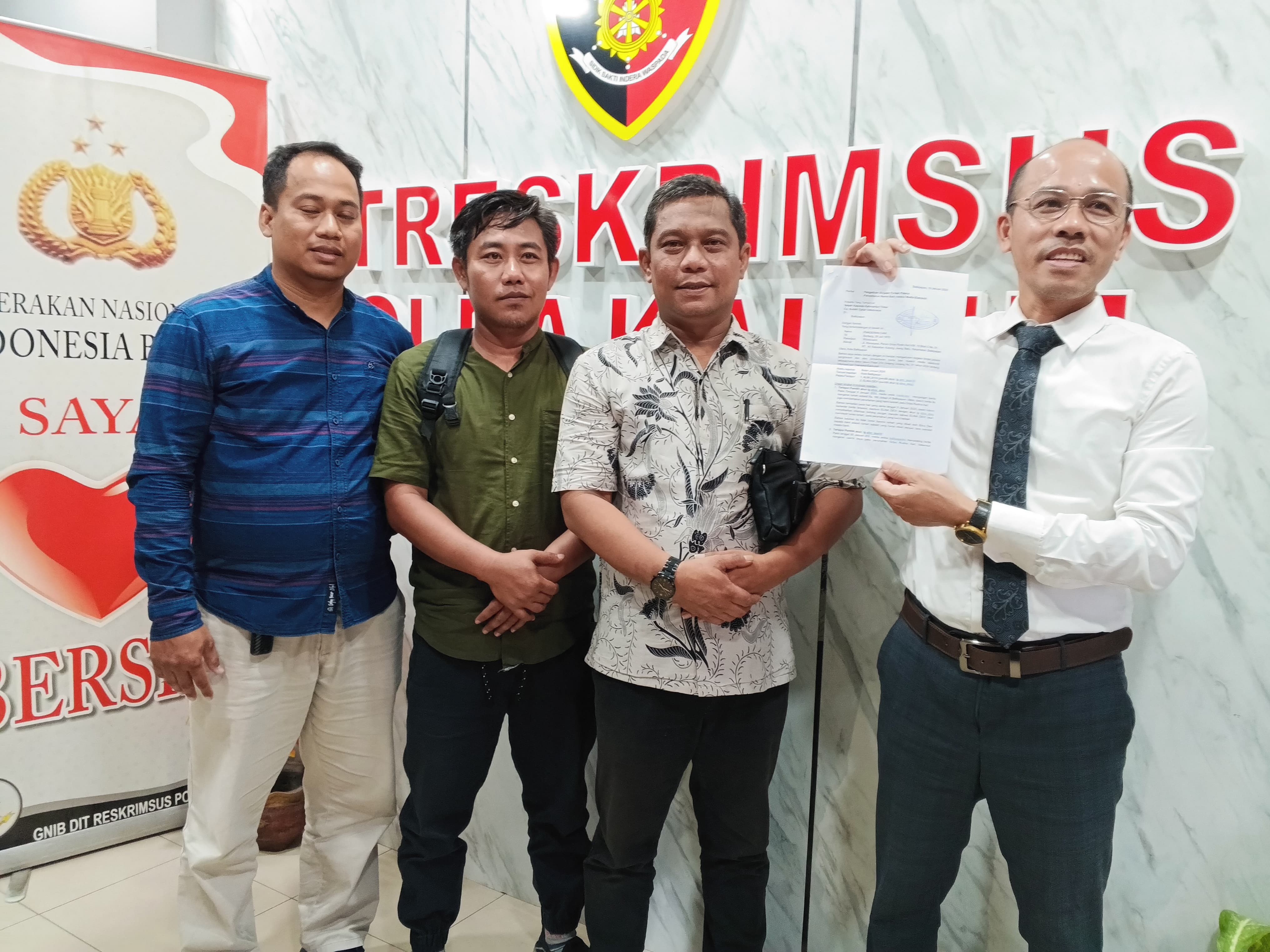 RESMI: Kuasa hukum PT Pahala Investama Energi resmi buat laporan dugaan pencemaran nama baik ke Polda Kaltim. (FOTO: SYAHRUL/KP).