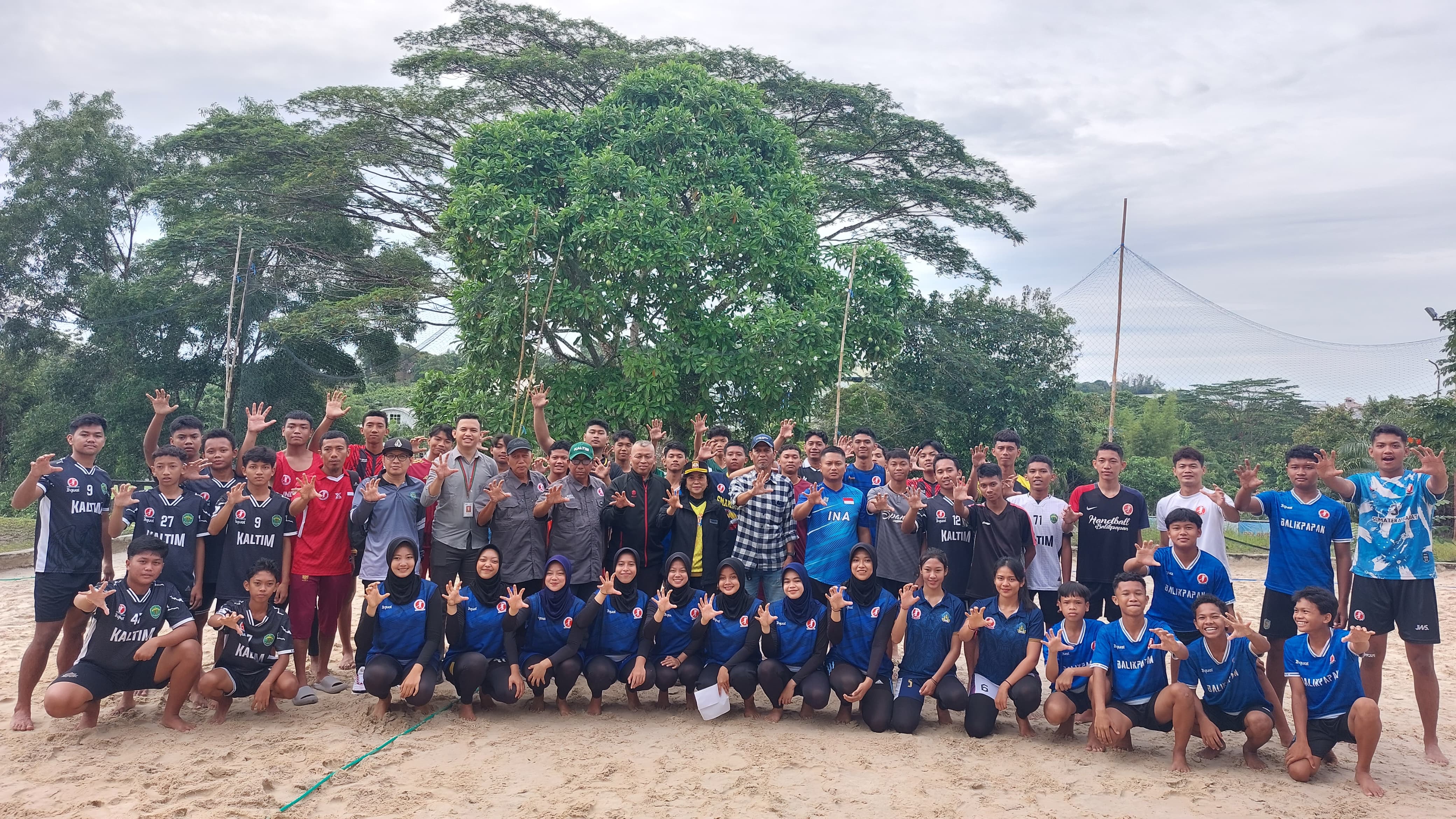 BERHARAP: Terkendala biaya, berharap dukungan pemerintah bagi Tim Bola Tangan sektor putri.