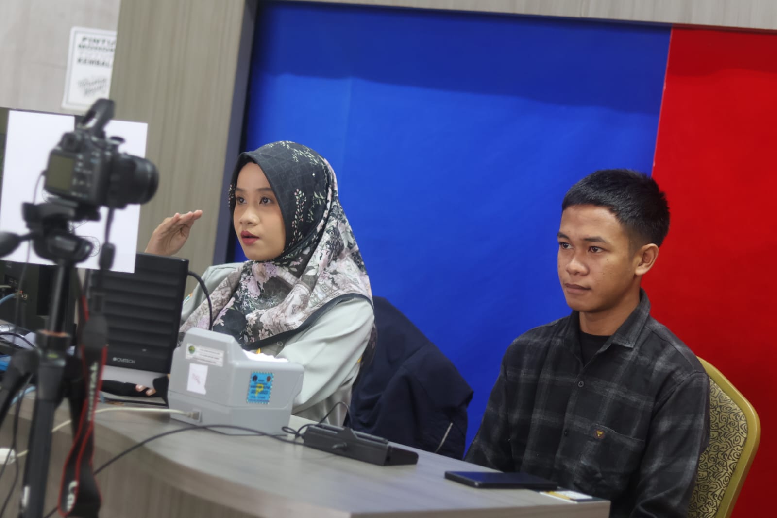 CUKUP KE KECAMATAN: Perekaman KTP-el tak lagi dilakukan di kantor Disdukcapil. Cukup di kantor kecamatan dan mal pelayanan publik.