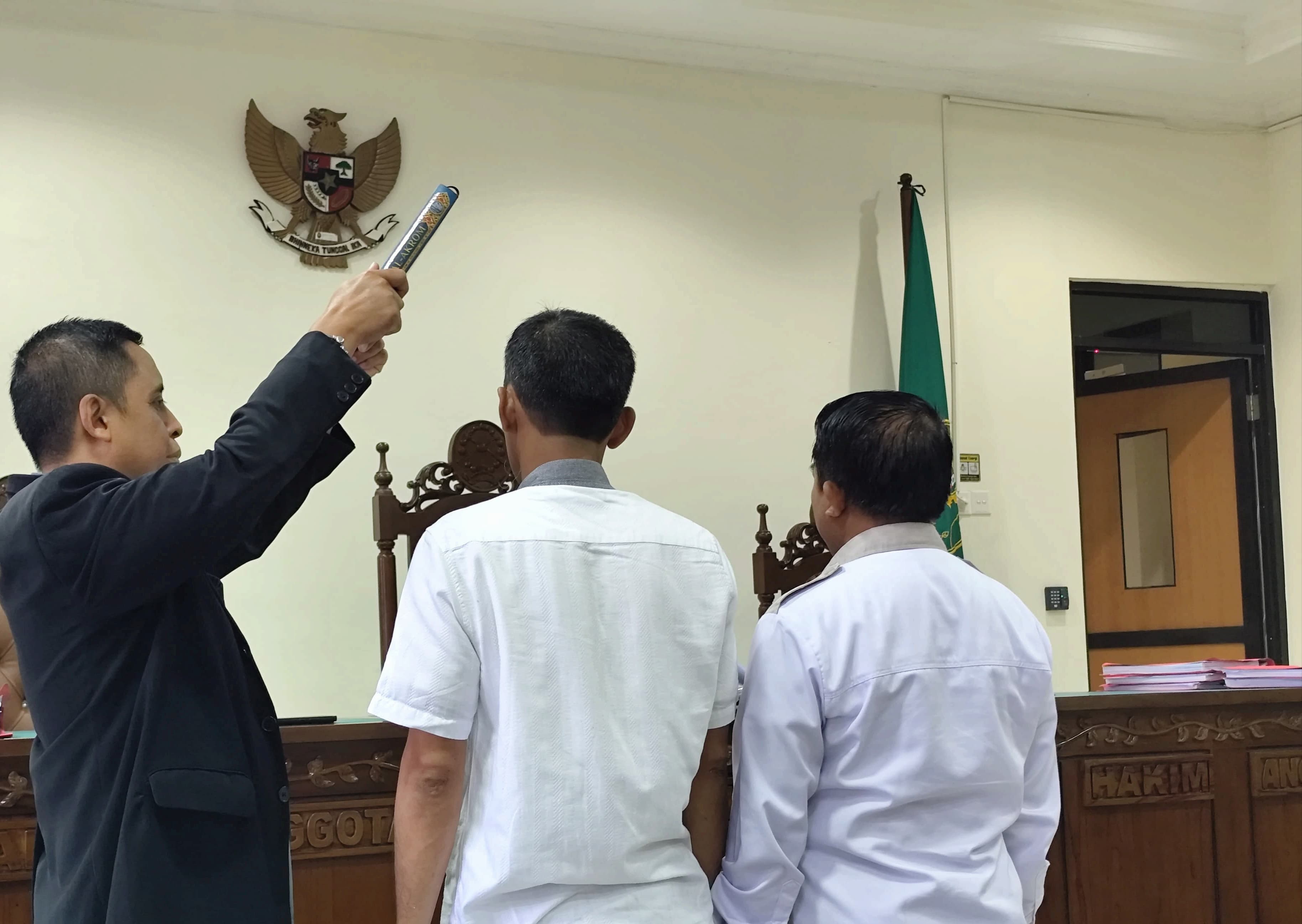 BERLANJUT: Sidang pemeriksaan saksi meringankan atas kasus dugaan pencabulan yang melibatkan pelatih senior di Balikpapan. (FOTO: Syahrul/KP).