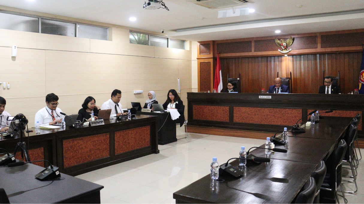 TERBUKTI MONOPOLI : Majelis Komisi Pengawas Persaingan Usaha (KPPU) saat membacakan putusan untuk Google LLC pada Selasa (21/1). (FOTO: KPPU)