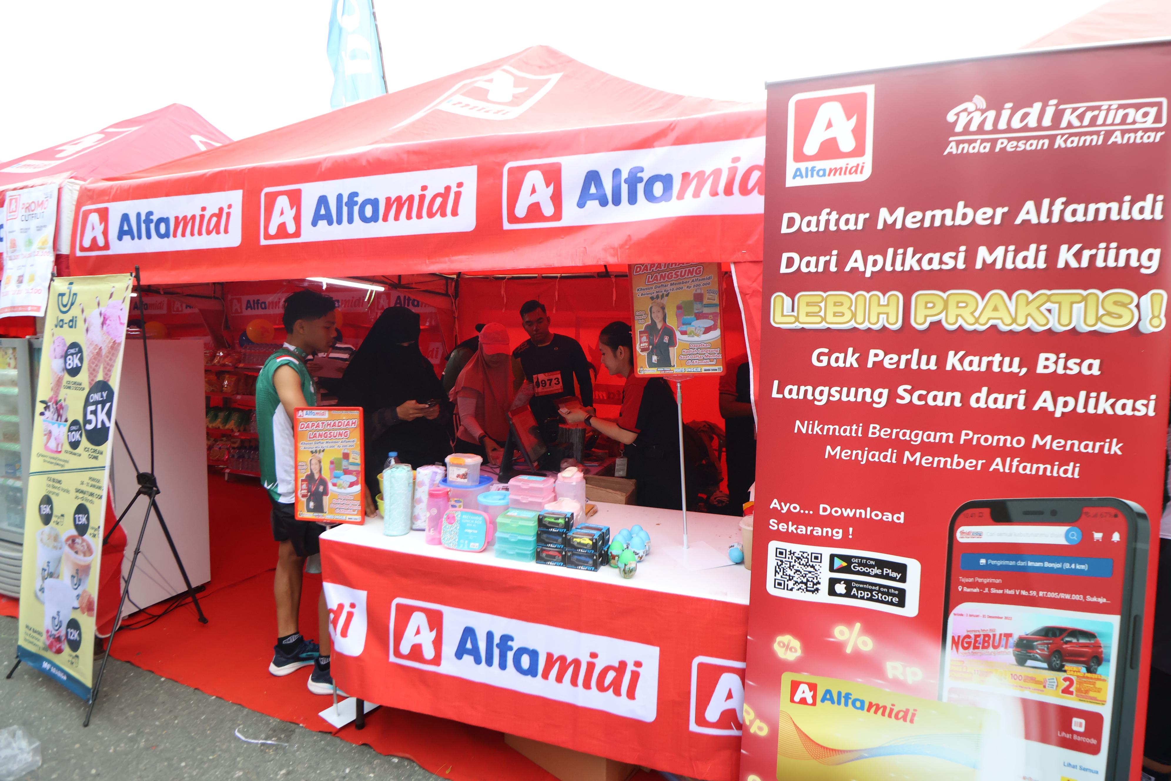 PARTISIPASI: Stan Alfamidi ikut meramaikan evet Kaltim Post Fun Run 2025 sebagai puncak perayaan HUT ke-37 Kaltim Post di Balikpapan.